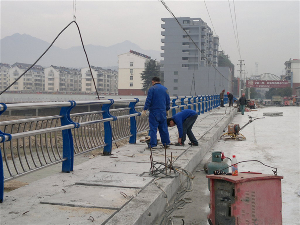 平凉不锈钢复合管护栏常见问题及解决方案